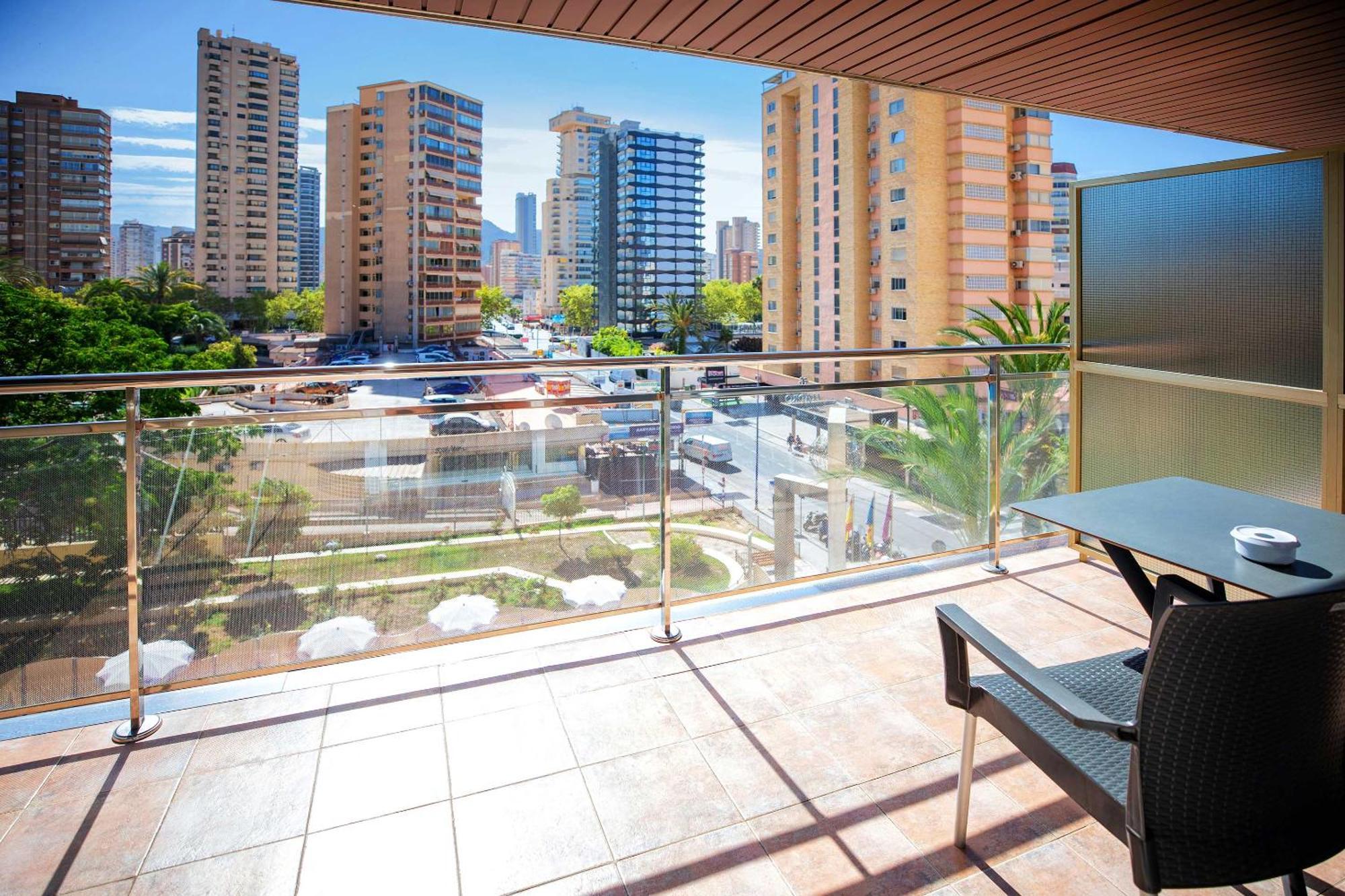 Hotel Servigroup Diplomatic Benidorm Habitación foto