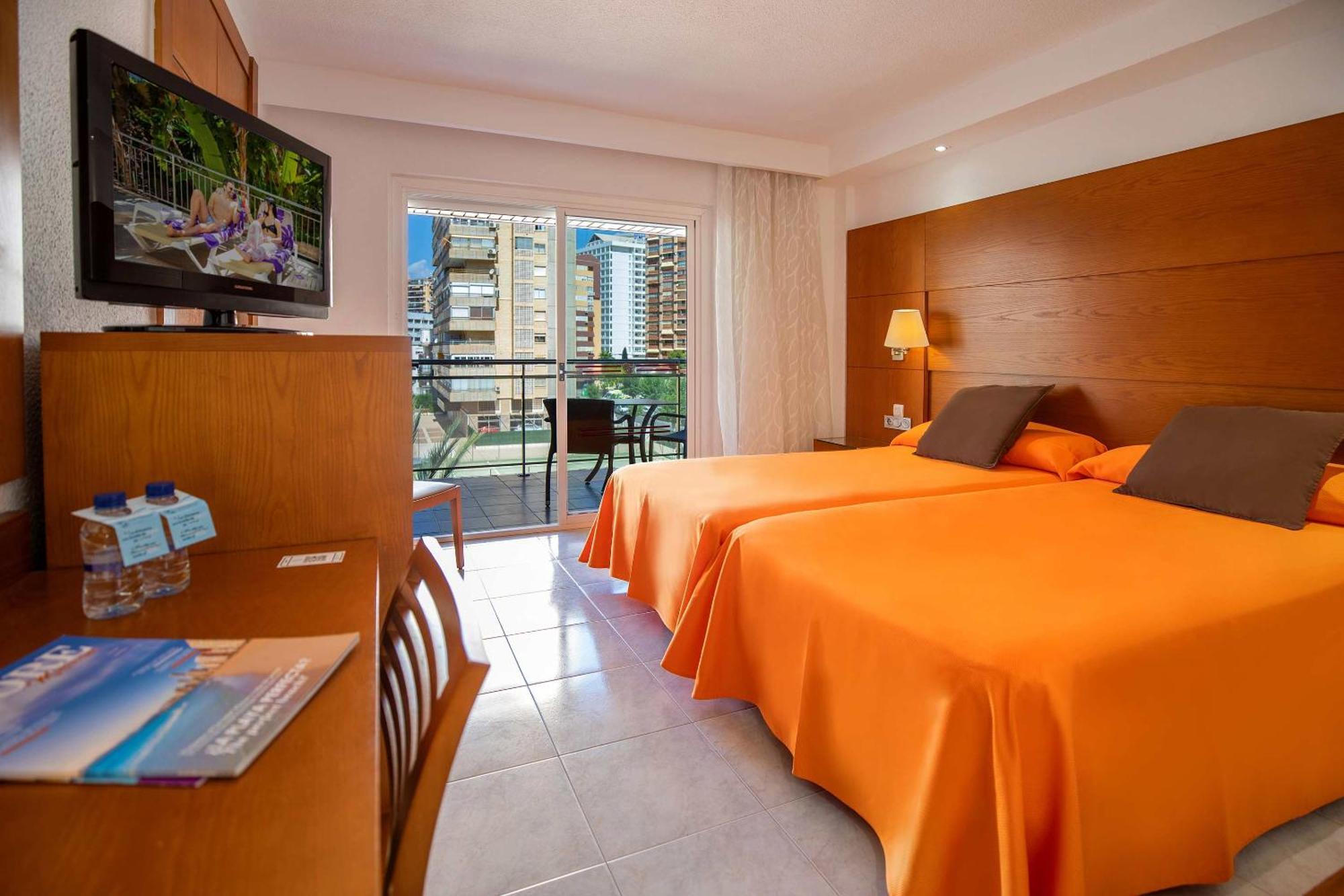Hotel Servigroup Diplomatic Benidorm Habitación foto