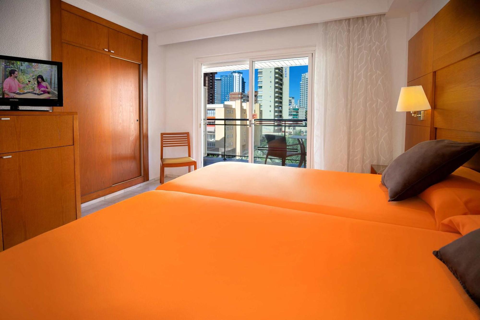 Hotel Servigroup Diplomatic Benidorm Habitación foto