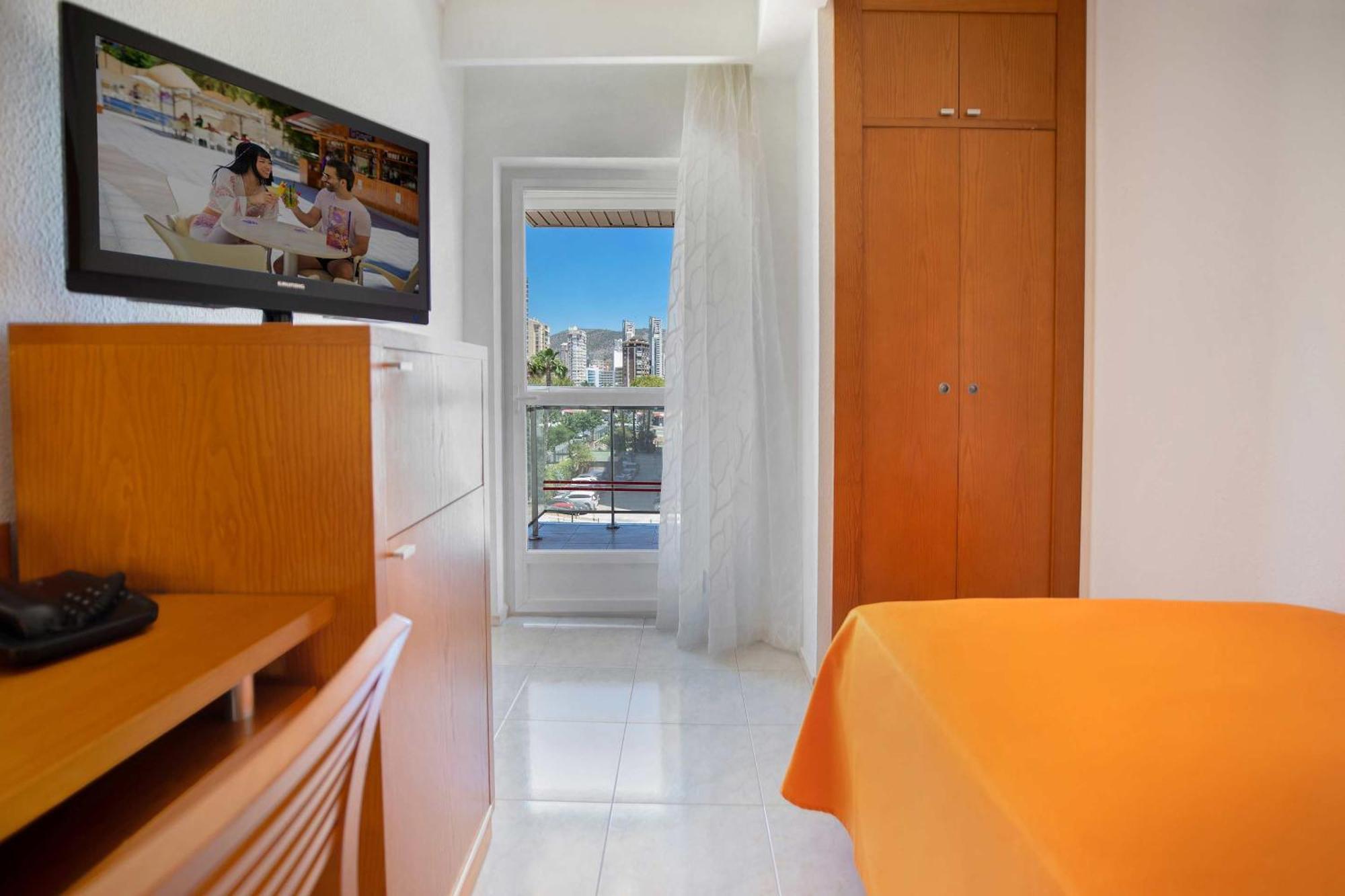 Hotel Servigroup Diplomatic Benidorm Habitación foto
